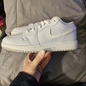 Nike Jordon White Low-Top Sneakers‎
